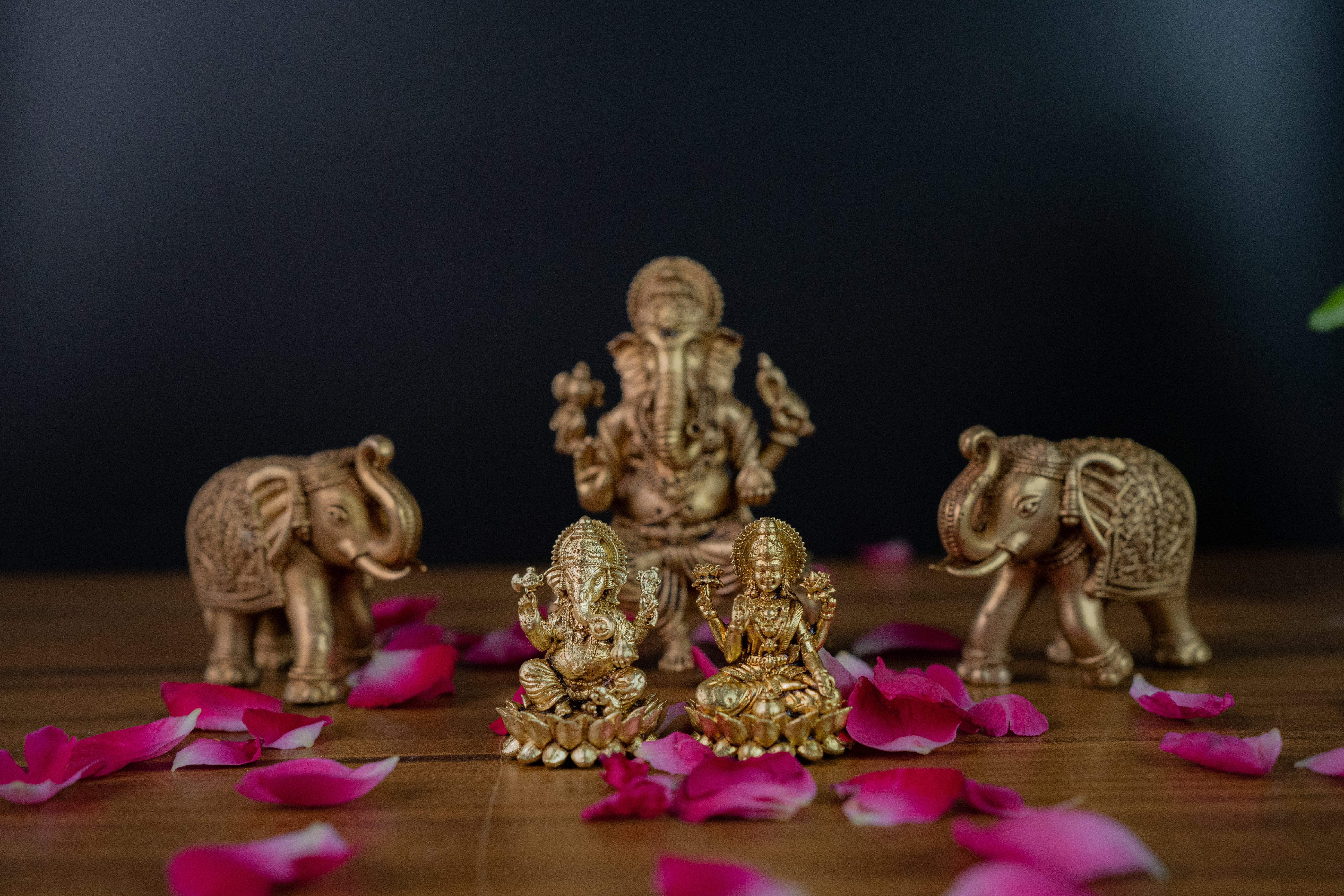 Sacred Lakshmi Ganesh Idol Set with Elephants – Prosperity, Wisdom & Divine Grace