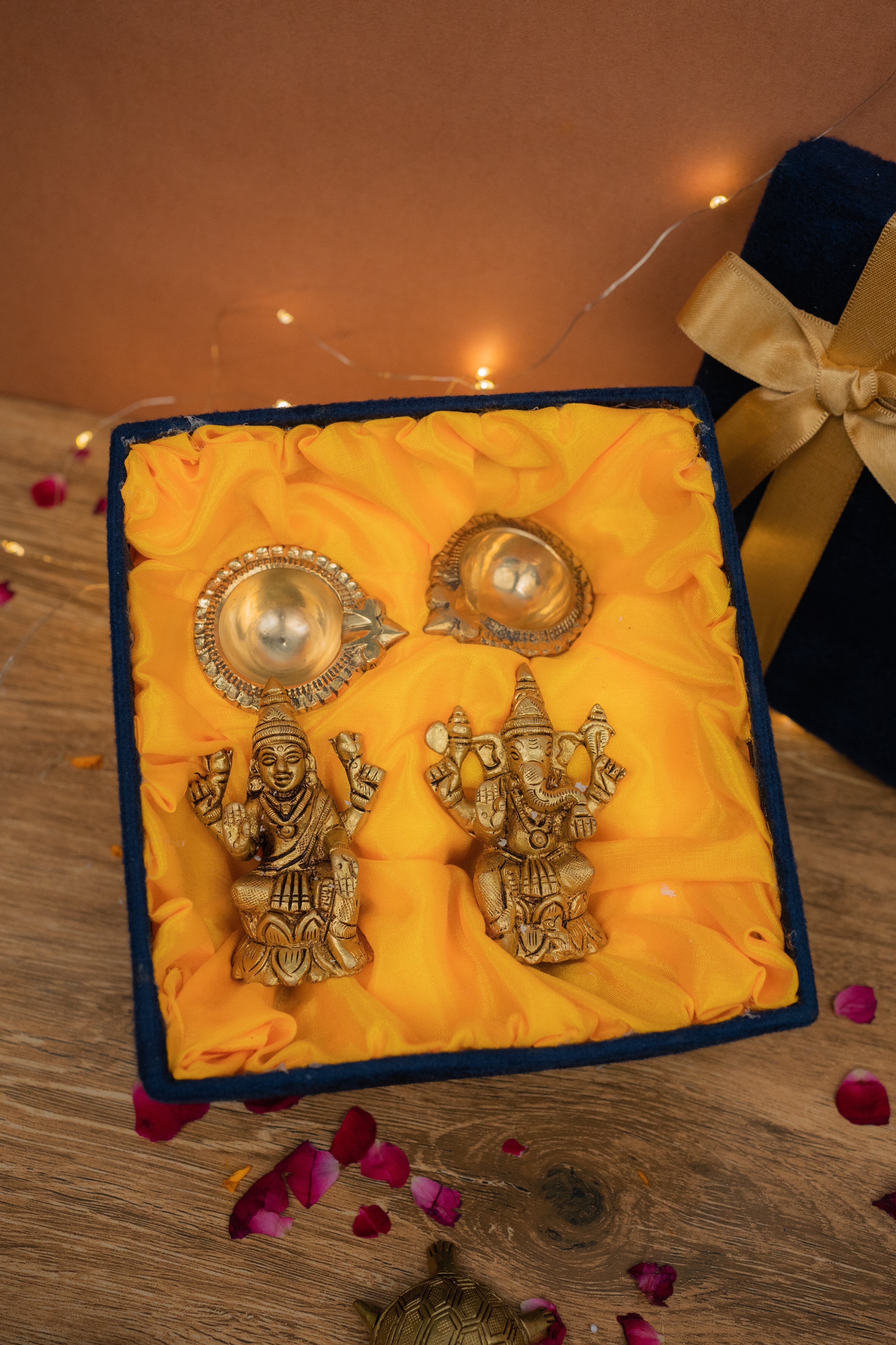 Brass Lakshmi Ganesh God Idol with Diyas