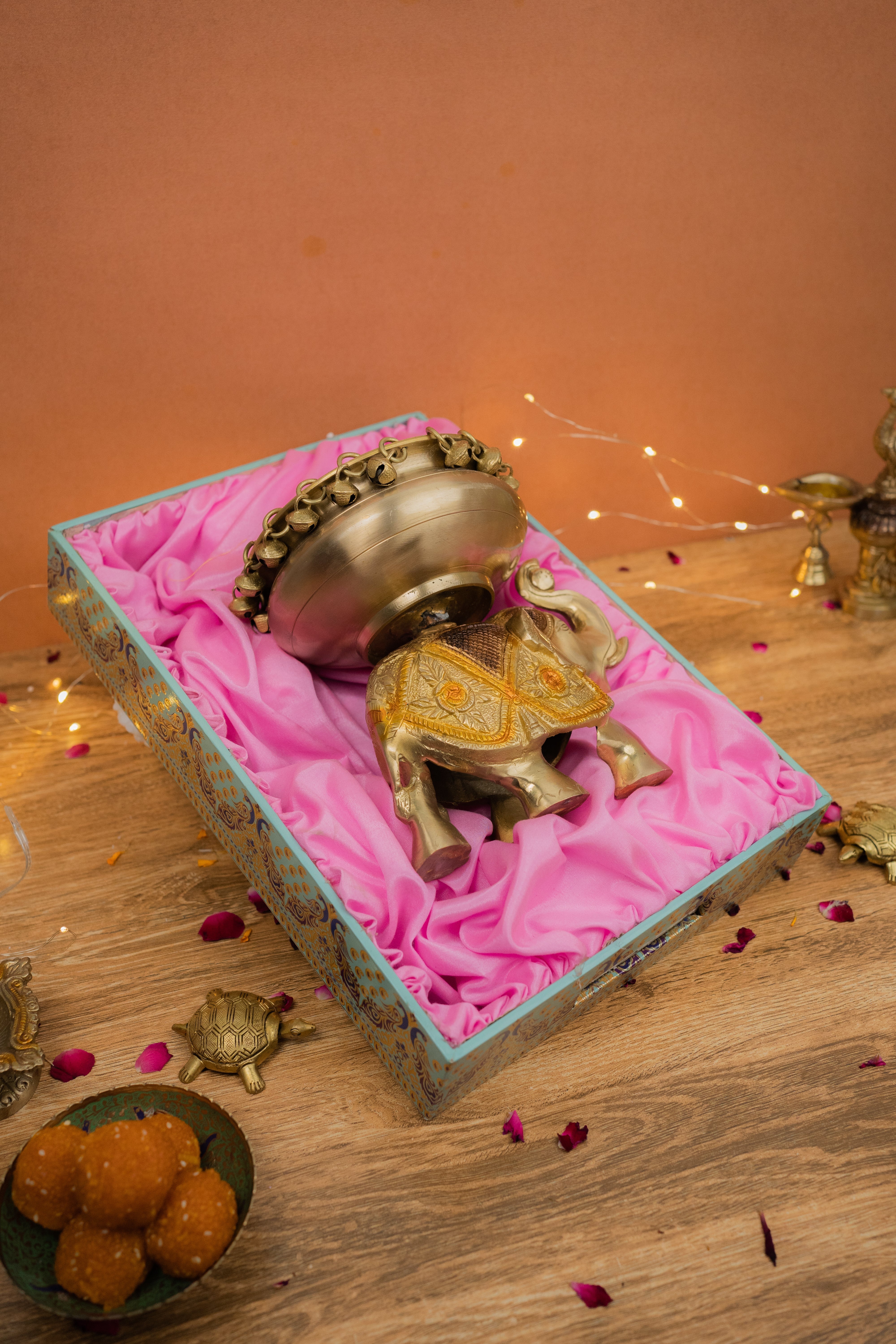 Majestic Brass Elephant Urli – Traditional Décor Bowl for Flowers & Festive Charm