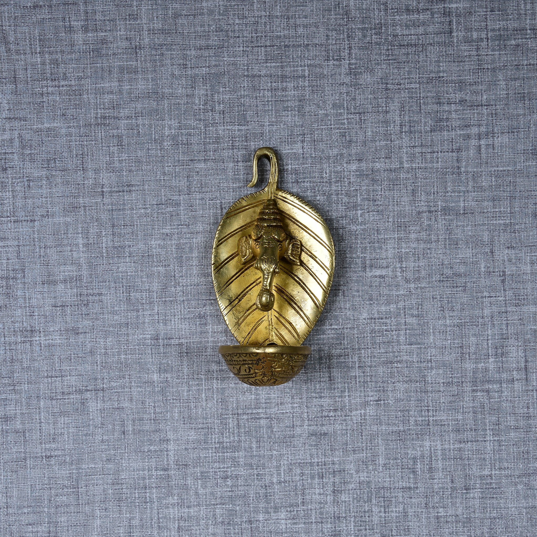 Brass Ganesh Ji Leaf Deepak – Hindu Oil Lamp for Home & Temple – 5 Inch Handcrafted Ganesha Statue