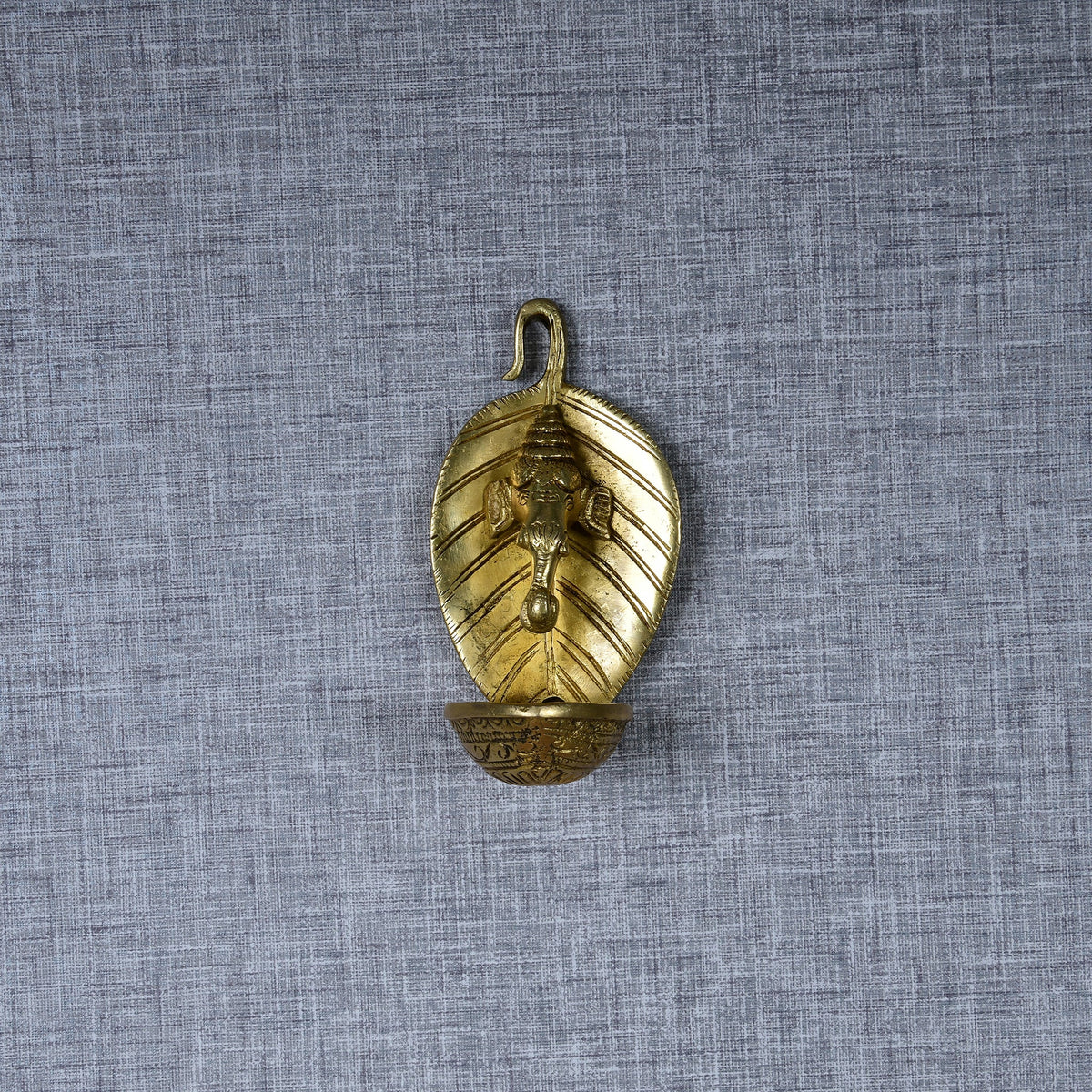 Brass Ganesh Ji Leaf Deepak – Hindu Oil Lamp for Home & Temple – 5 Inch Handcrafted Ganesha Statue